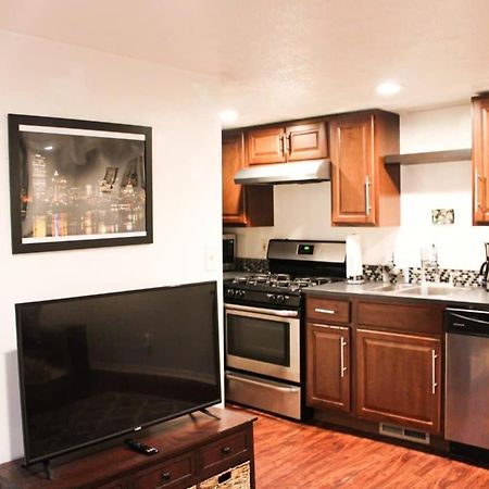 1 Bed Apt - Amazing Location 1 Block To Carson St Питсбърг Екстериор снимка